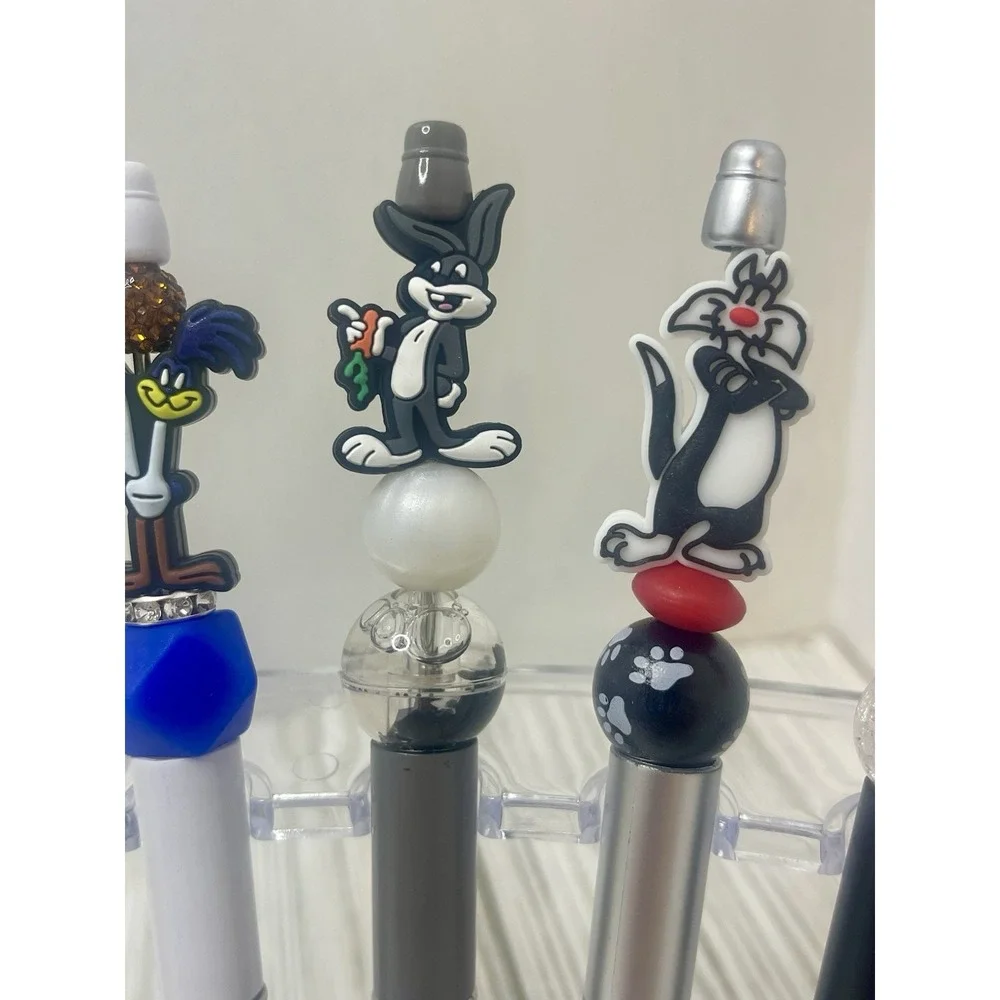Bugs Bunny And Friends 5 Piece Beadable Pen Set. Black ink.